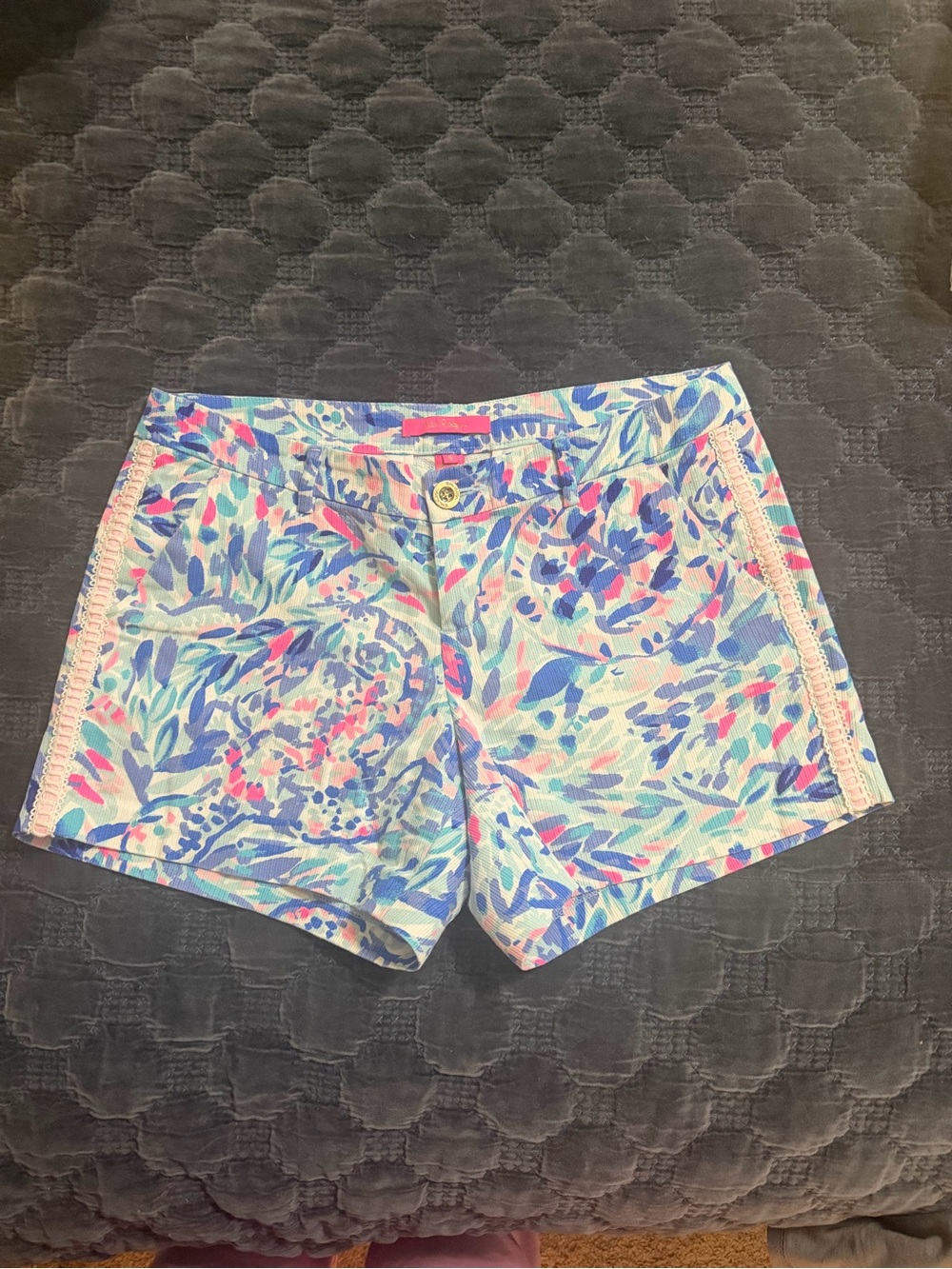 Lilly Pulitzer shorts size 8 LIKE NEW